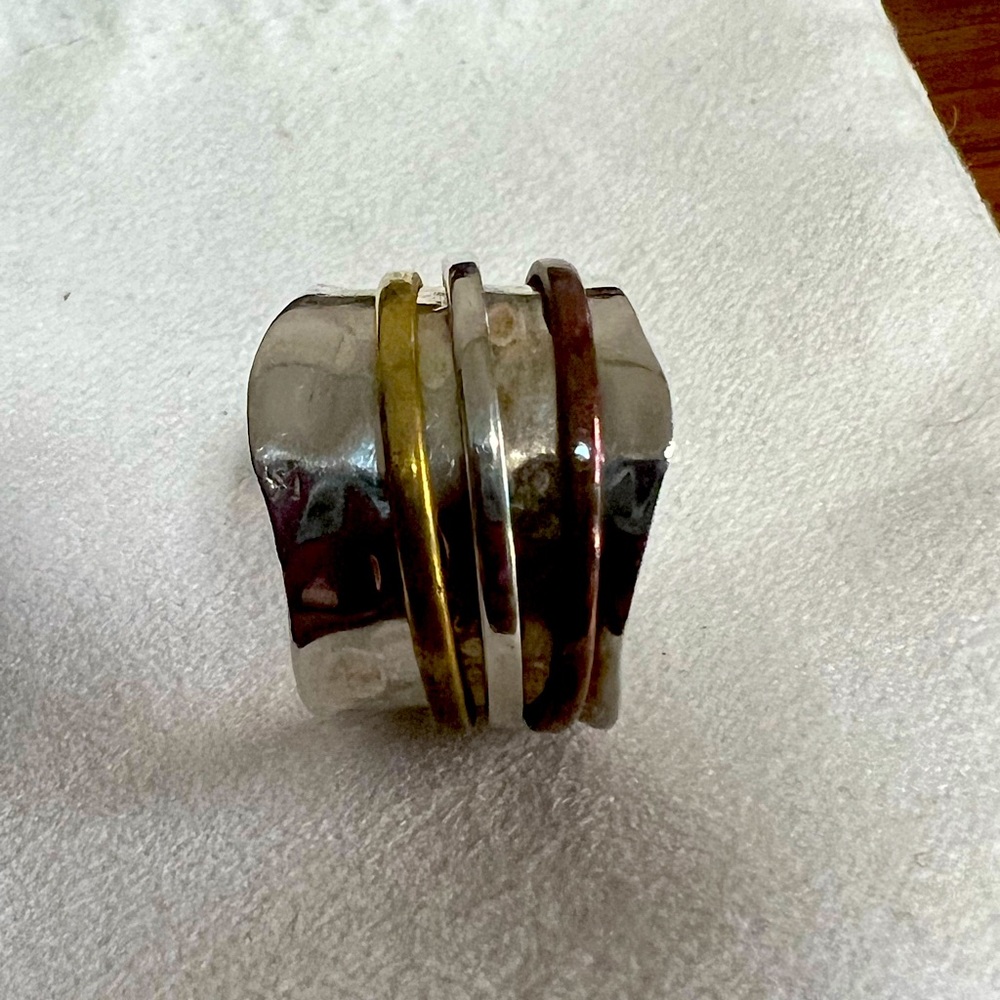 Beautiful sterling silver spinner ring☀️Sale☀️